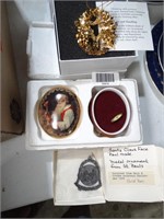 Sew Santa Jewelry Box / Danbury Mint Gold &