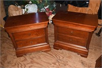 Pair of Thomasville Solid Mahogany Night Stands
