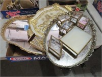 BOX OF PLATEAU MIRRORS & GLASS DISPLAY BOX