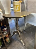 FOOTED SIDE TABLE / LAMP TEA TABLE