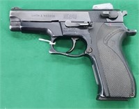 Smith & Wesson  Model 5904  9MM SN:TEF2487 Extra