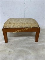 UPHOLSTERED WOODEN FOOT STOOL