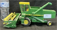 1/16 SCALE JOHN DEERE 6600 DIE CAST COMBINE