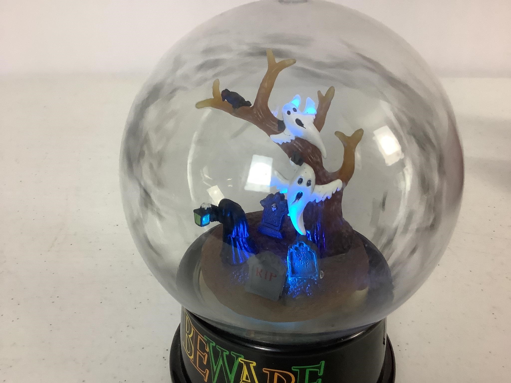 VNTG GEMMY HALLOWEEN GLOBE - WORKS