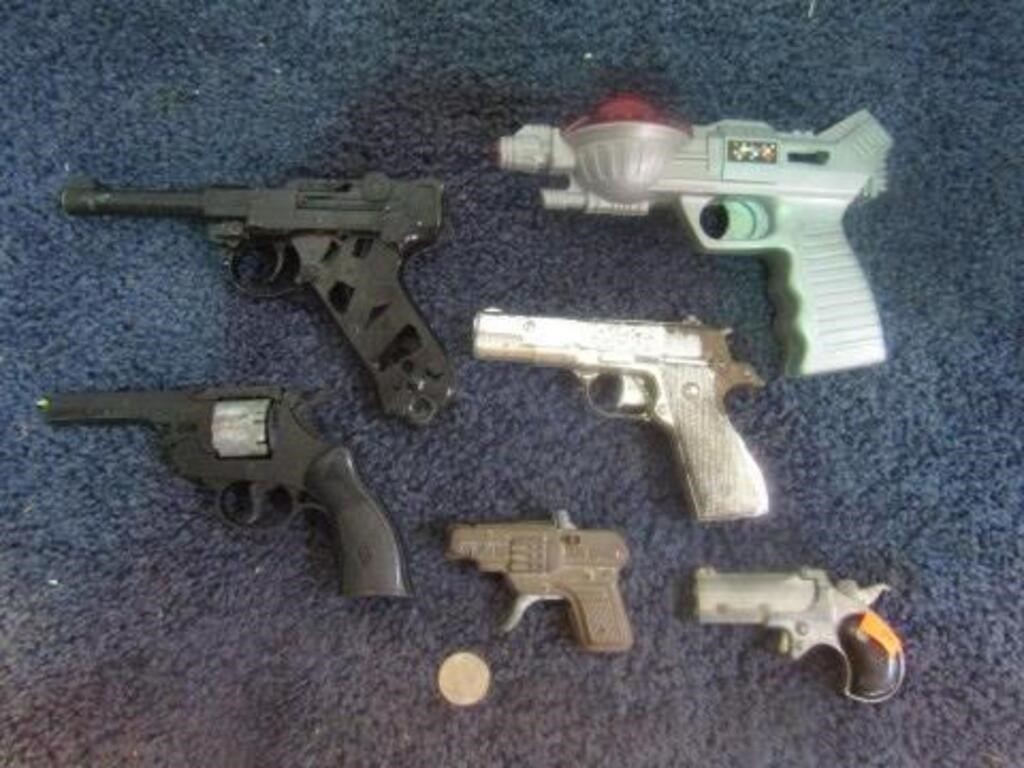 ASSORTED TOY GUNS