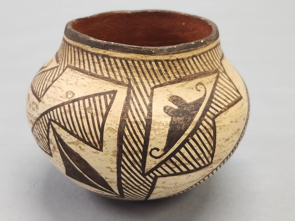 1920's - 30's Native American Acoma Pot