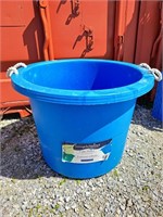 17.8 gal utility bucket