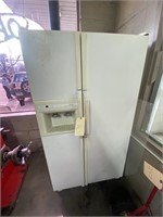 Amana Refrigerator 36x33x67H