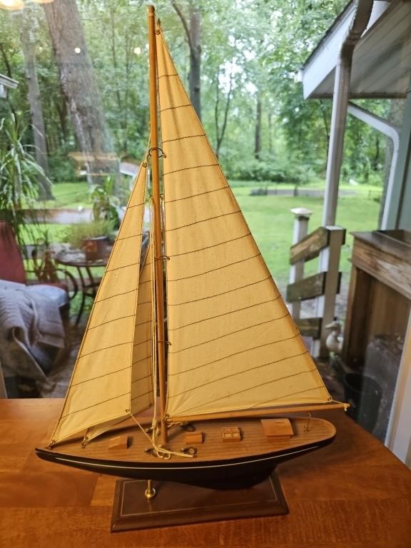 Vintage model sailboat model. Boat is 17" long.