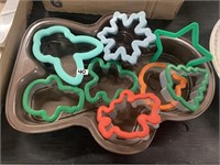 WILTON GINGERBREAD PAN AND COOKIE CUTTERS