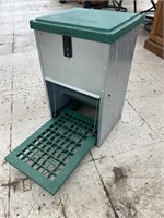 Feed-O-Matic Feeder