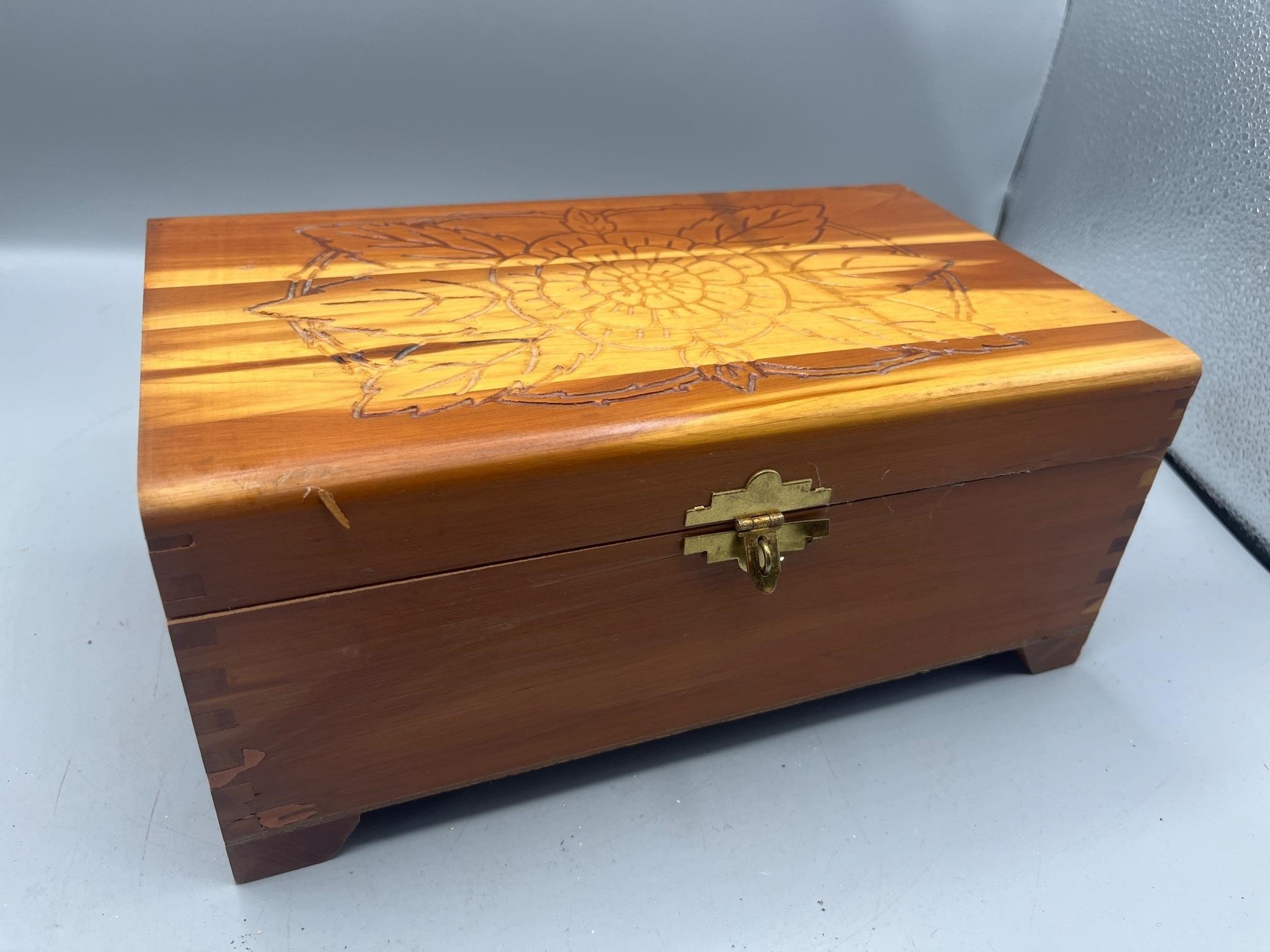 Wooden jewelry box