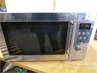Oster Microwave with Tray - New Condition, Works