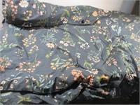 Urban Outfitters Twin XL Comforter