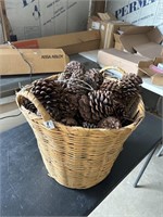 Wicker basket w/pine cones 18in