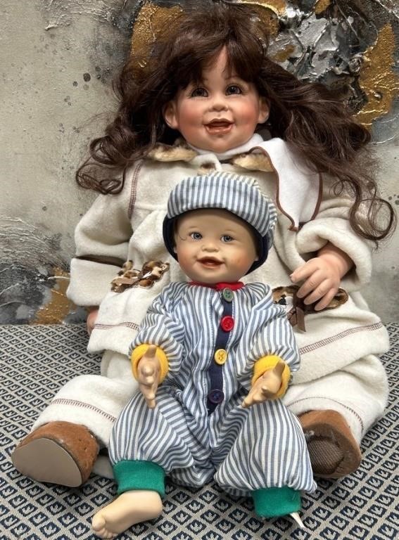 11 - LOT OF 2 COLLECTIBLE DOLLS (M35)