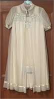 Pretty Vintage Ladies Peignoir Robe & Nightgown