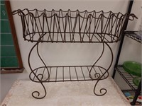 Oval iron plant stand