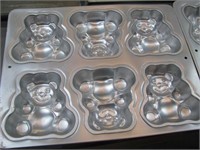 WILTON TEDDY BEAR CAKE MOLD