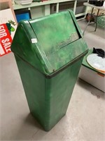 METAL GARBAGE CAN WITH LID
