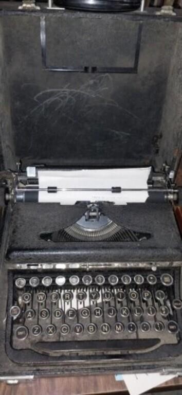 Royal deluxe typewriter