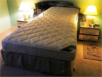 810 - QUEEN BED W/ HEADBOARD