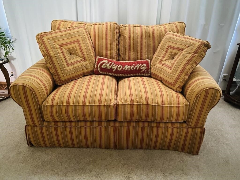 Style Line Furniture Comfy Love Seat