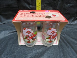 Set of 4 Strawberry Short Cake Glasses -in package
