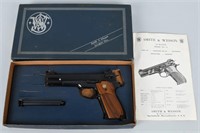 SMITH & WESSON 52-2, .38 PISTOL, BOXED