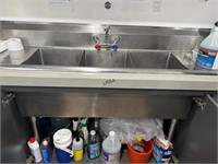 THREE COMPARTMENT STAINLESS STEEL COMERCIAL SINK