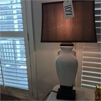 WHITE VASE-LIKE DESIGN LAMP