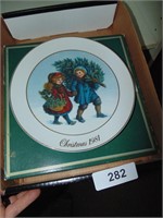 1981 Christmas Avon Plate w/ 22K Gold Trim