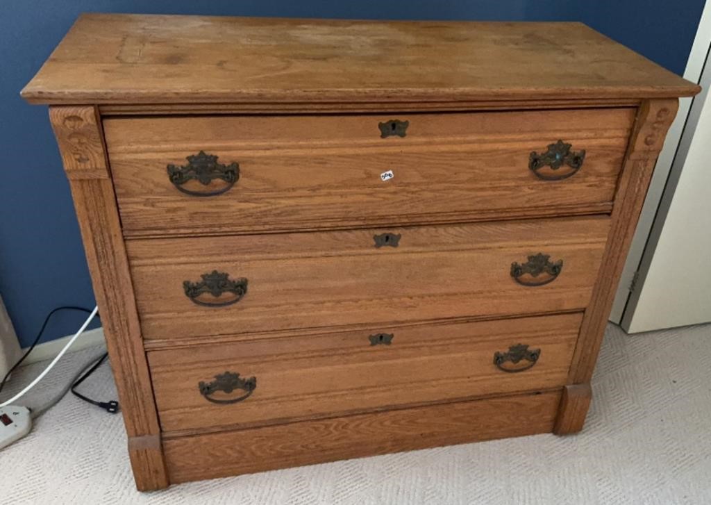 Oak 3-drawer antique dresser