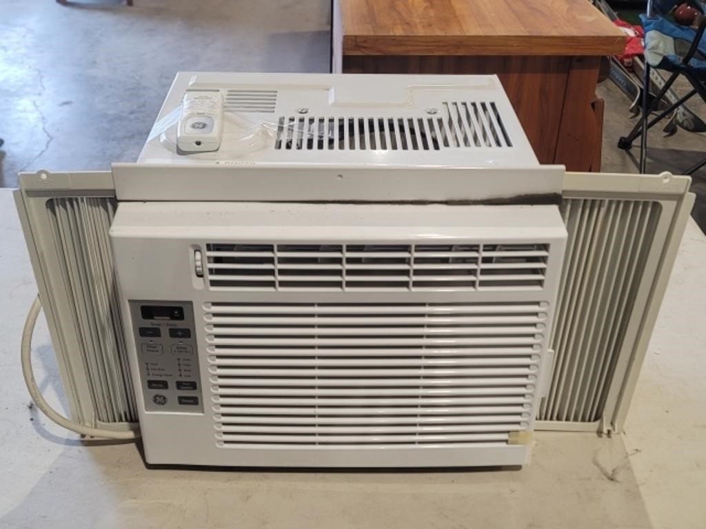 GE - Window White Air Conditioner