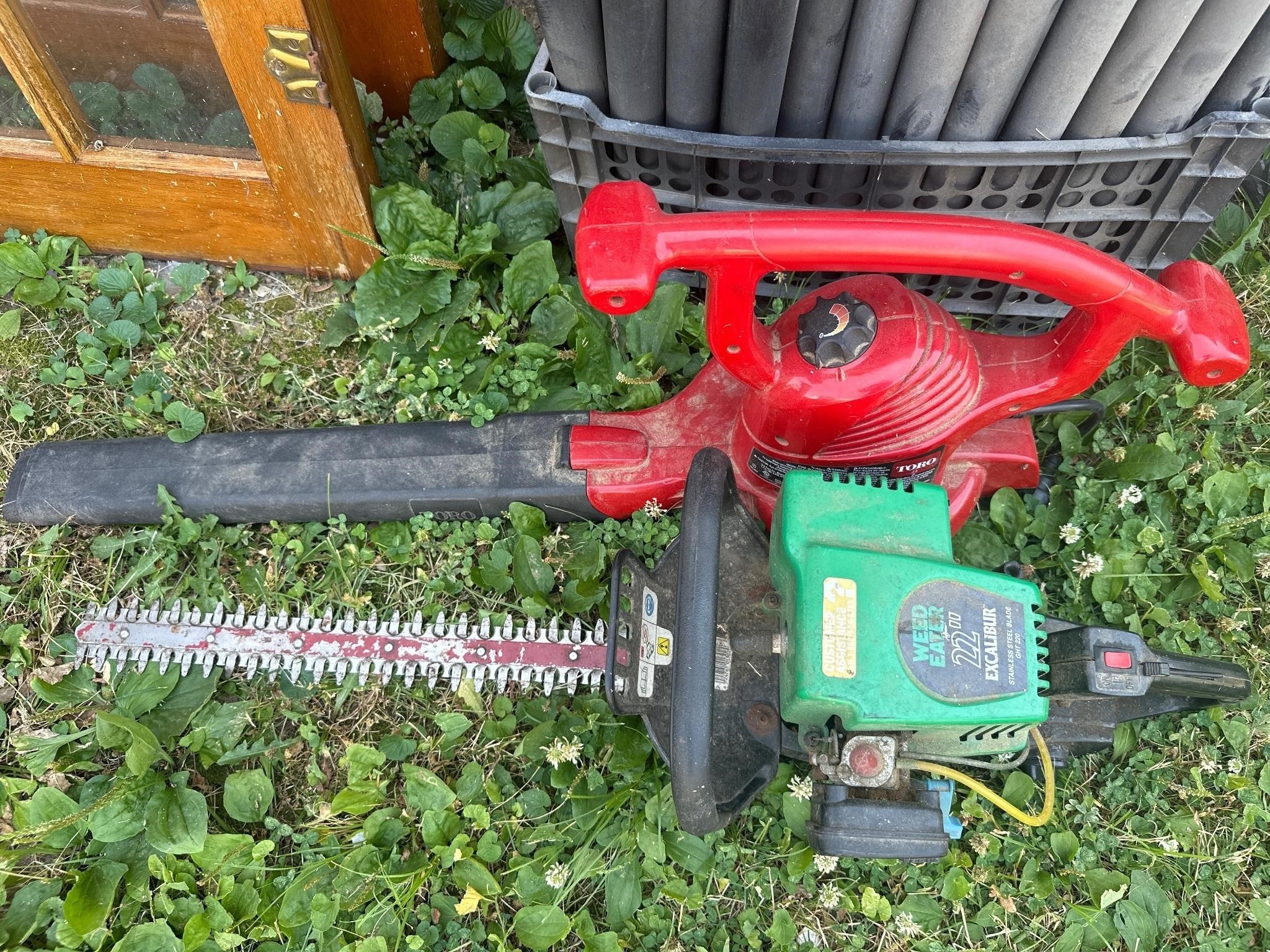 Leaf blower and hedge trimmer