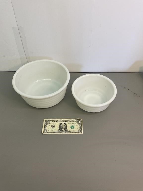 2 glass bowls