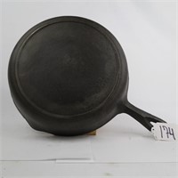 UNMARKED #7 CAST IRON SKILLET W/ HEAT RING