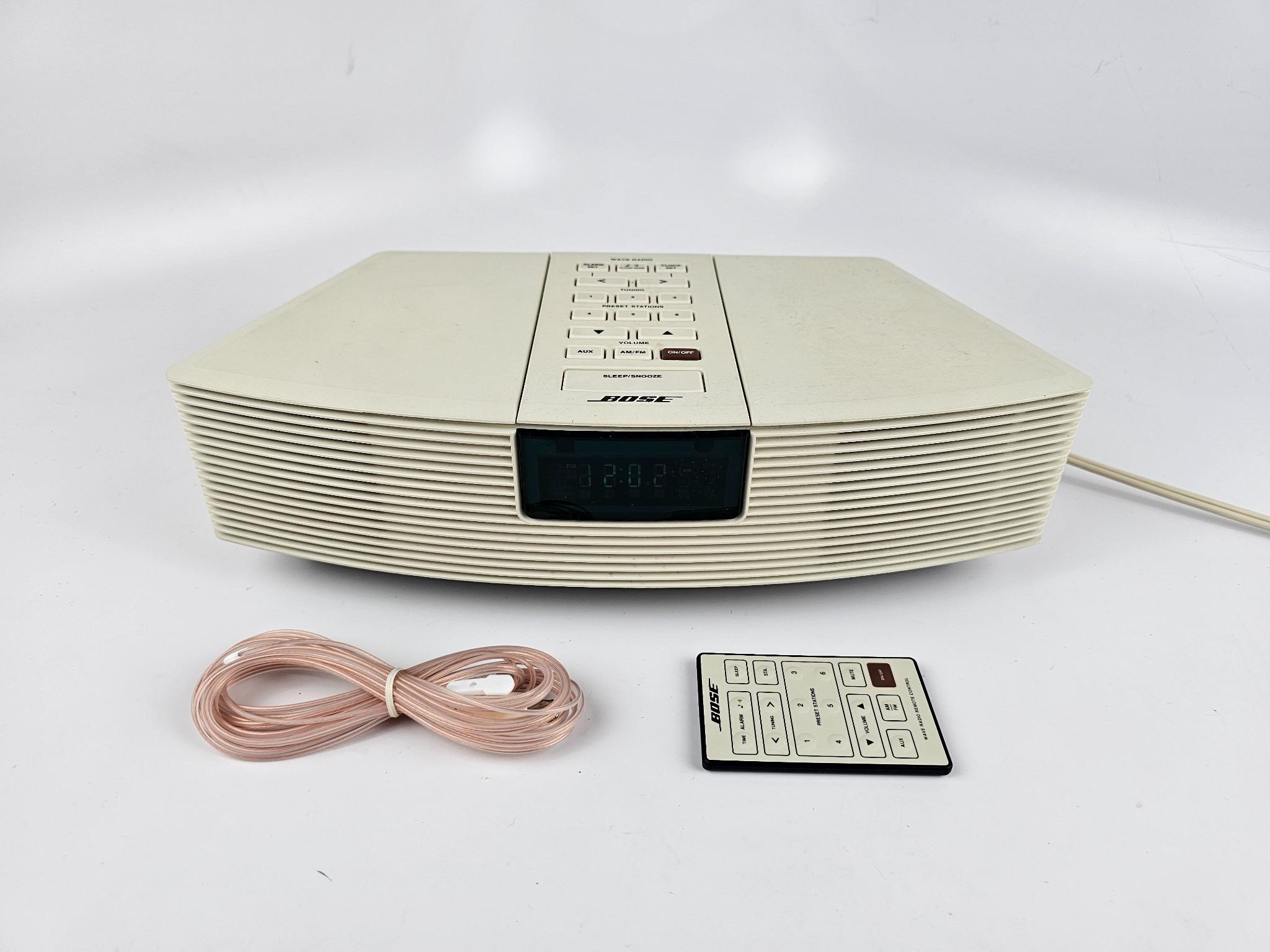 Bose Wave Radio White w/remote
