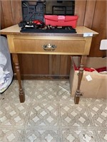 2 legged table w drawers