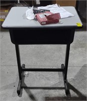 Student Desk, 23" x 18" x 31"