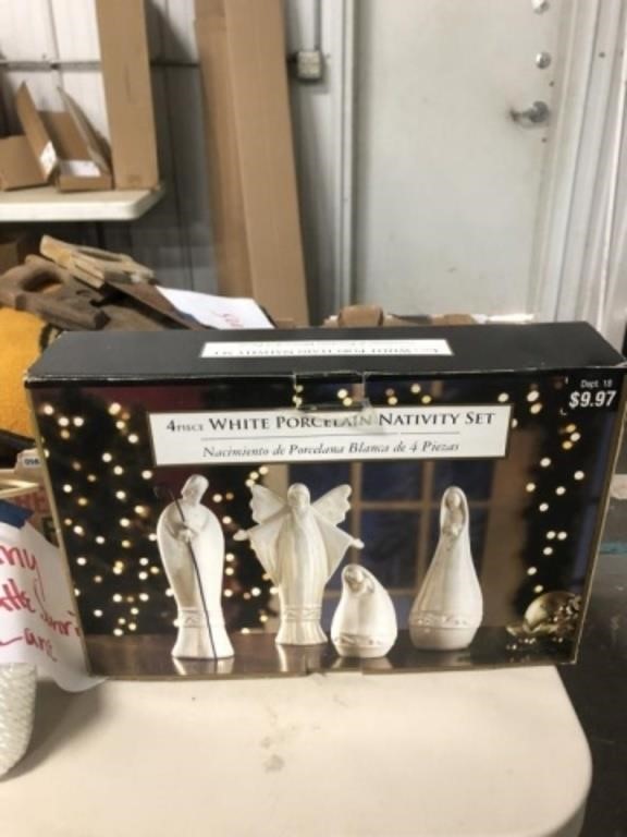 WHITE PORCELAIN NATIVITY SET