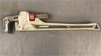 Husky  18in Pipe Wrench
