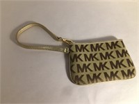 AUTHENTIC MICHAEL KORS LOGO WRISTLET VERY NICE CON