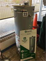 AO SMITH 40 GAL NATURAL GAS WATER HEATER