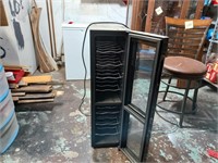 Wine cooler- owner says it works, dusty needs