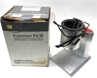 Lee Production Pot IV electric melter in box