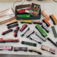 TYCO HO TRAIN SET INCLUDES: ILLINOIS CENTRAL GOLF