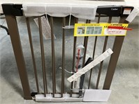 Cumbor Safety Gate. Adjusts to fit openings