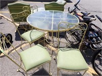 WROUGHT IRON OUTDOOR TABLE W/ 4 CHAIRS