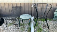 Lot of assorted outdoor furniture